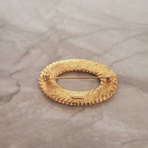 💖 Vintage 1980s 80s Monet Red Enamel Gold Classic Brooch Pin 💖 - Picture 4 of 5